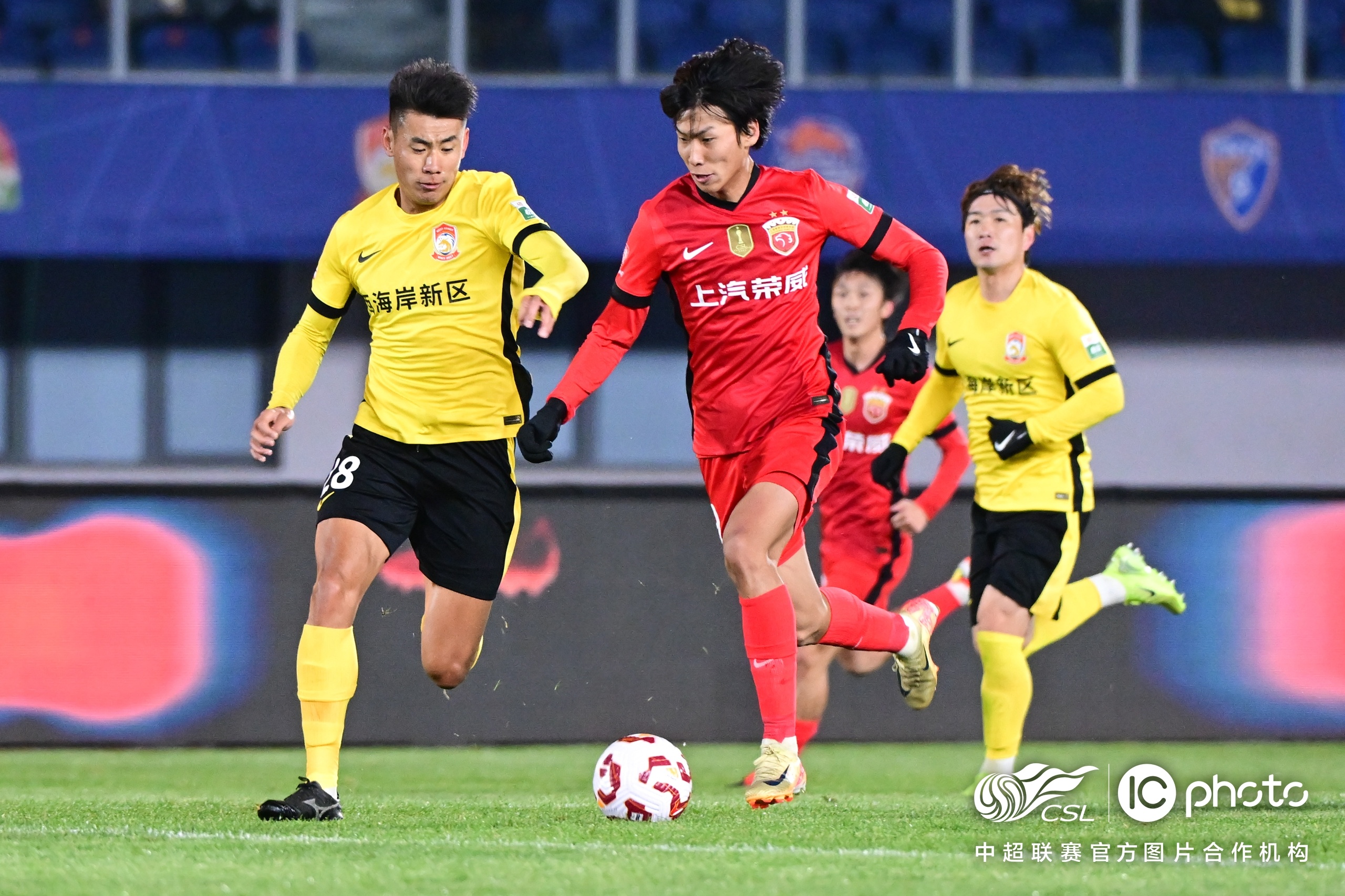 上海海港迎中超关键赛，转会期复出首秀，目标明确，训练强度明显提升的简单介绍